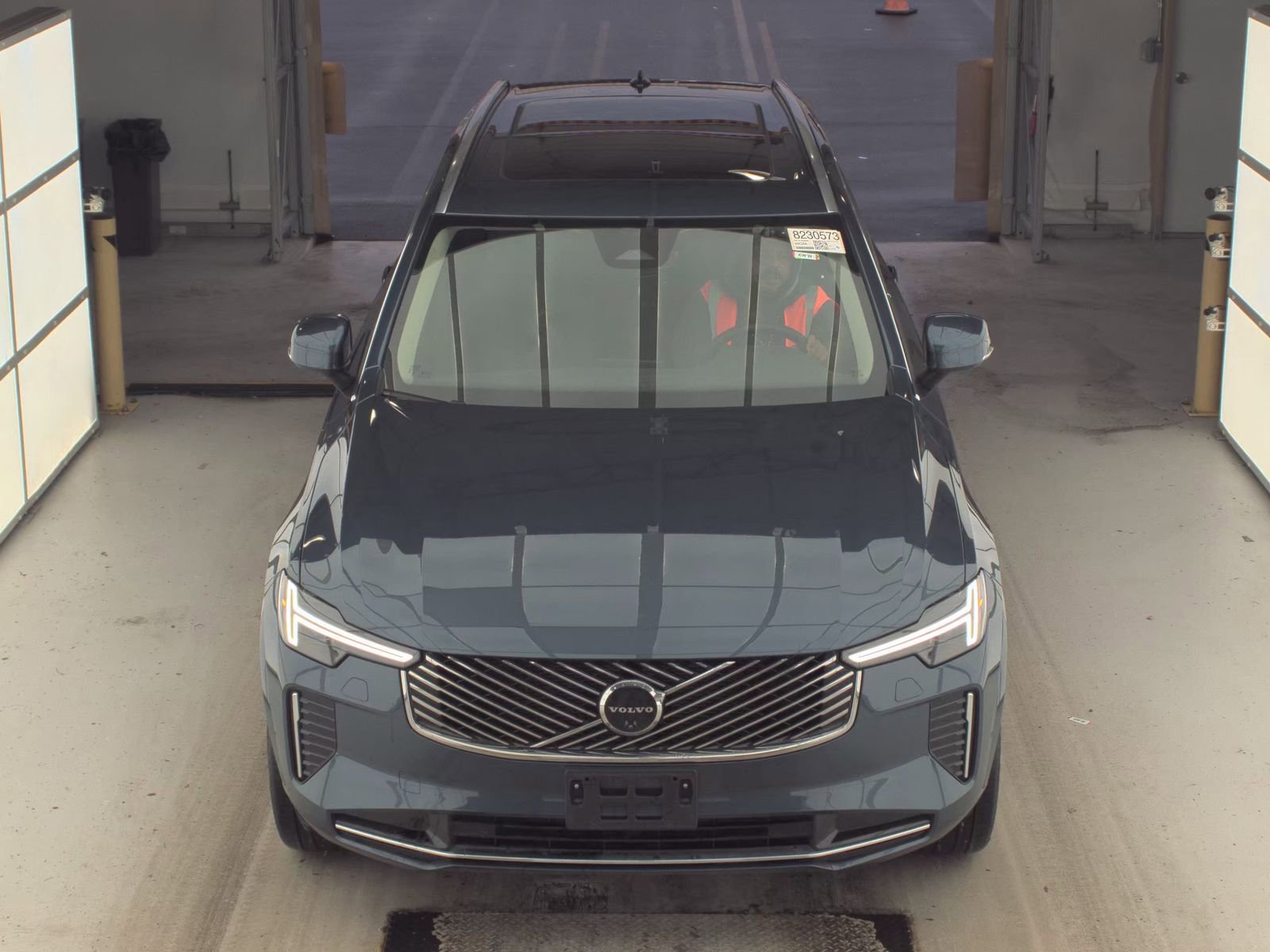 Used 2025 Volvo XC90 B6 Plus image 2