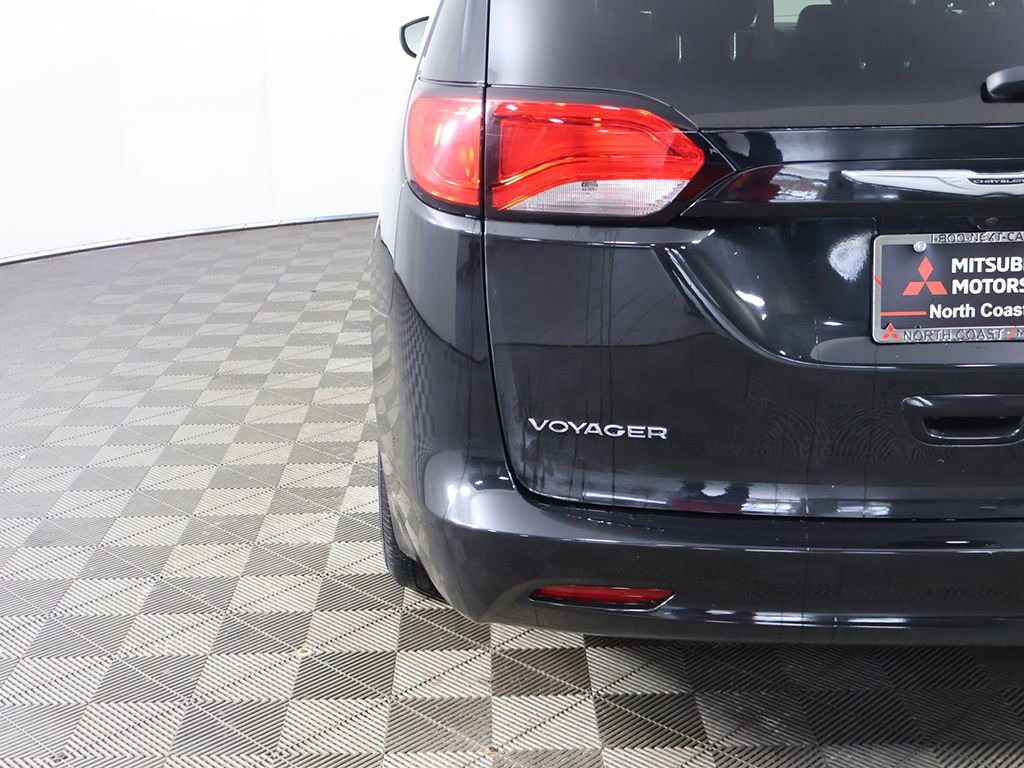 Used 2023 Chrysler Voyager LX FWD image 15