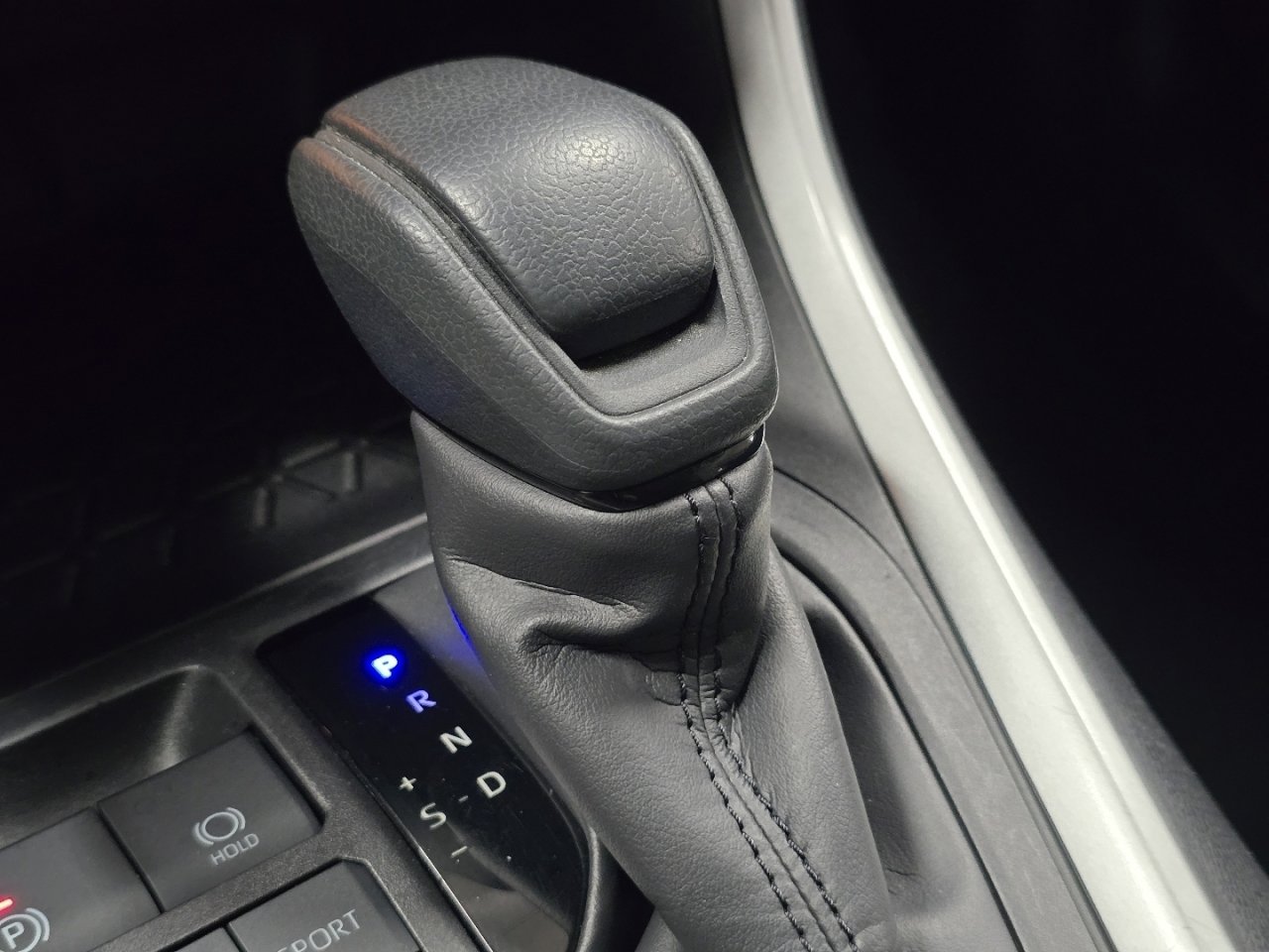 Certified 2024 Toyota RAV4 LE image 28