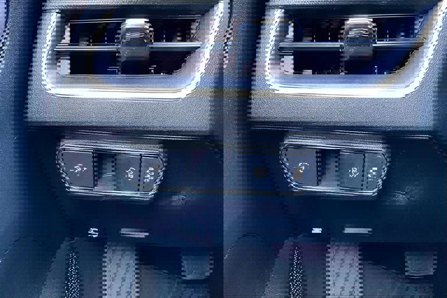 Used 2025 Kia K4 LXS image 32