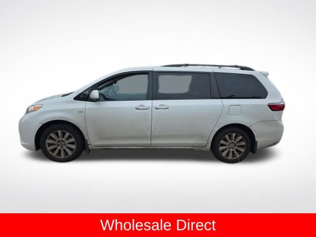 Used 2017 Toyota Sienna XLE w/ XLE Navigation Package image 5