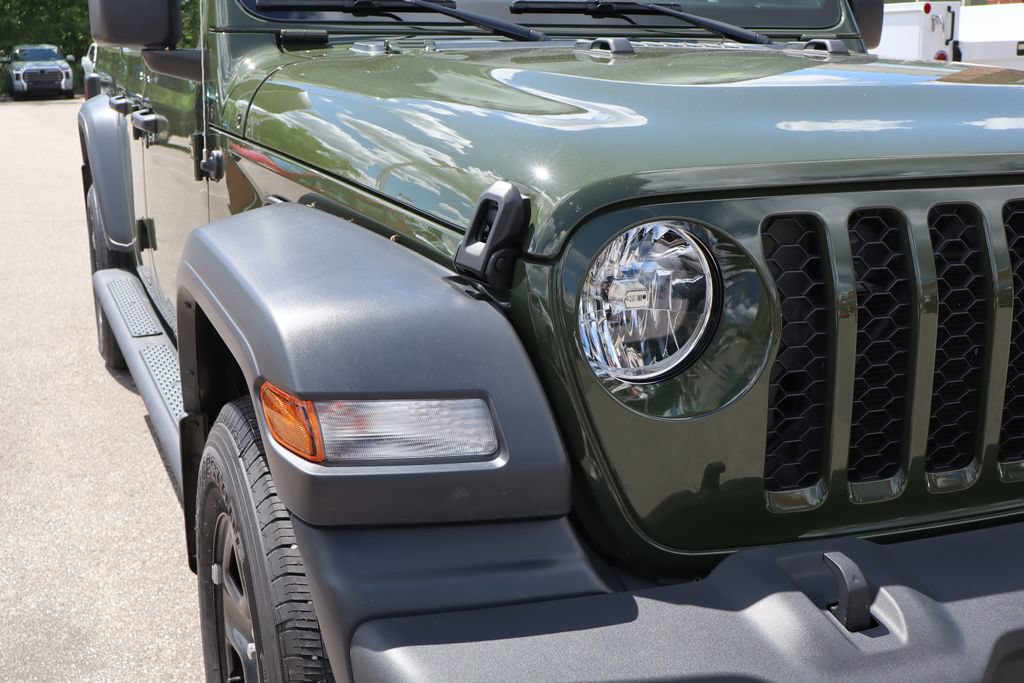 Used 2022 Jeep Gladiator Sport AWD/4WD image 5