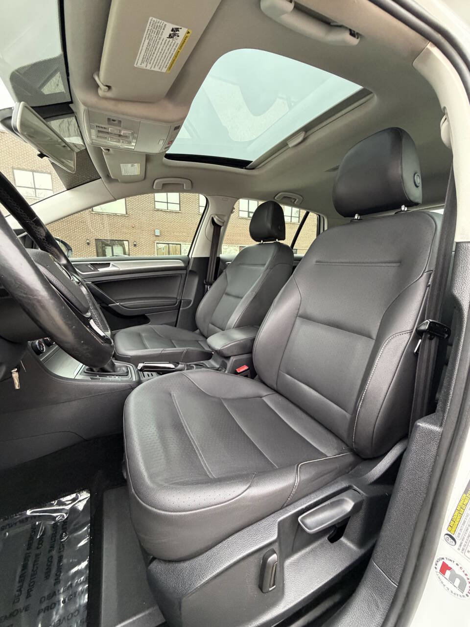 Used 2015 Volkswagen Golf SE image 12