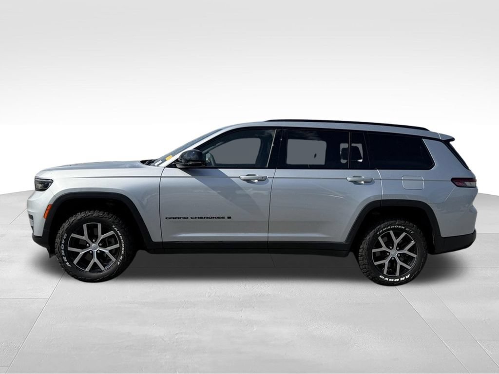 Used 2023 Jeep Grand Cherokee L Laredo AWD/4WD image 2