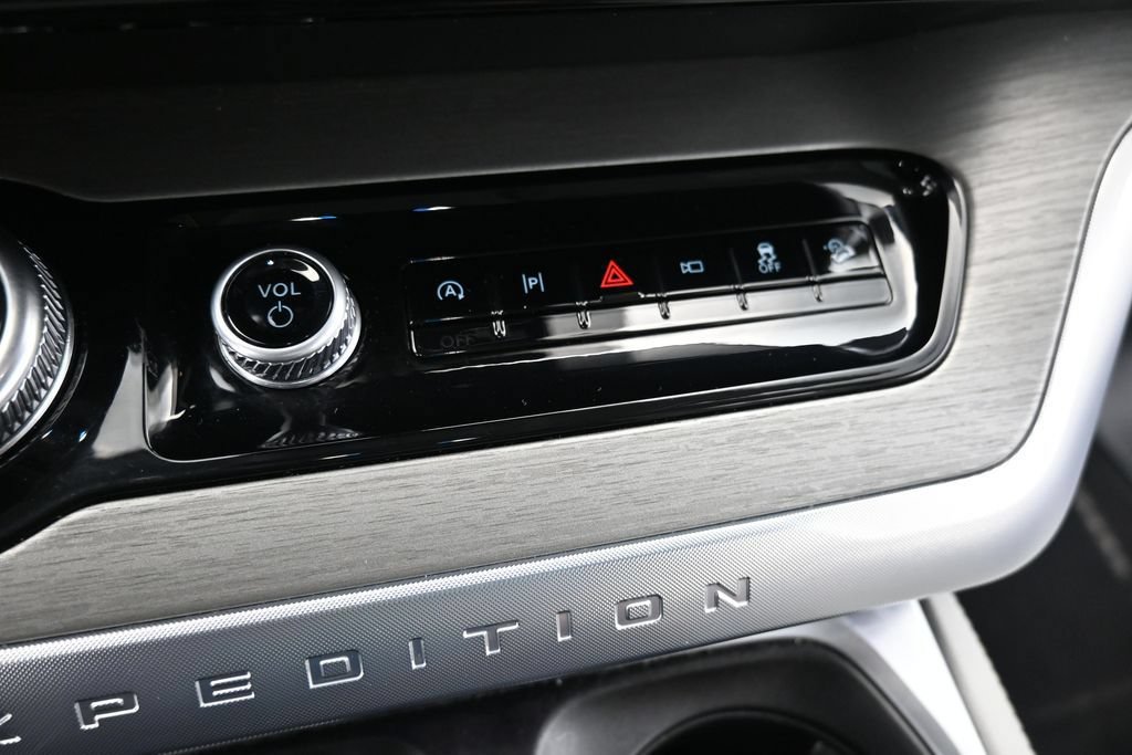 Used 2025 Ford Expedition Max Platinum AWD/4WD image 19