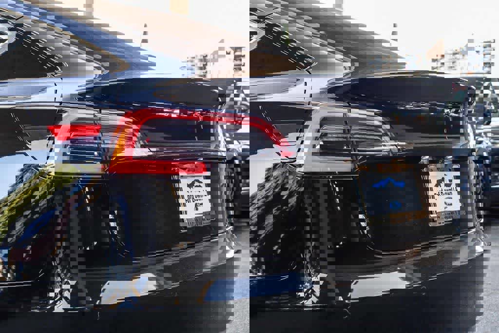 Used 2018 Tesla Model 3 Long Range image 9