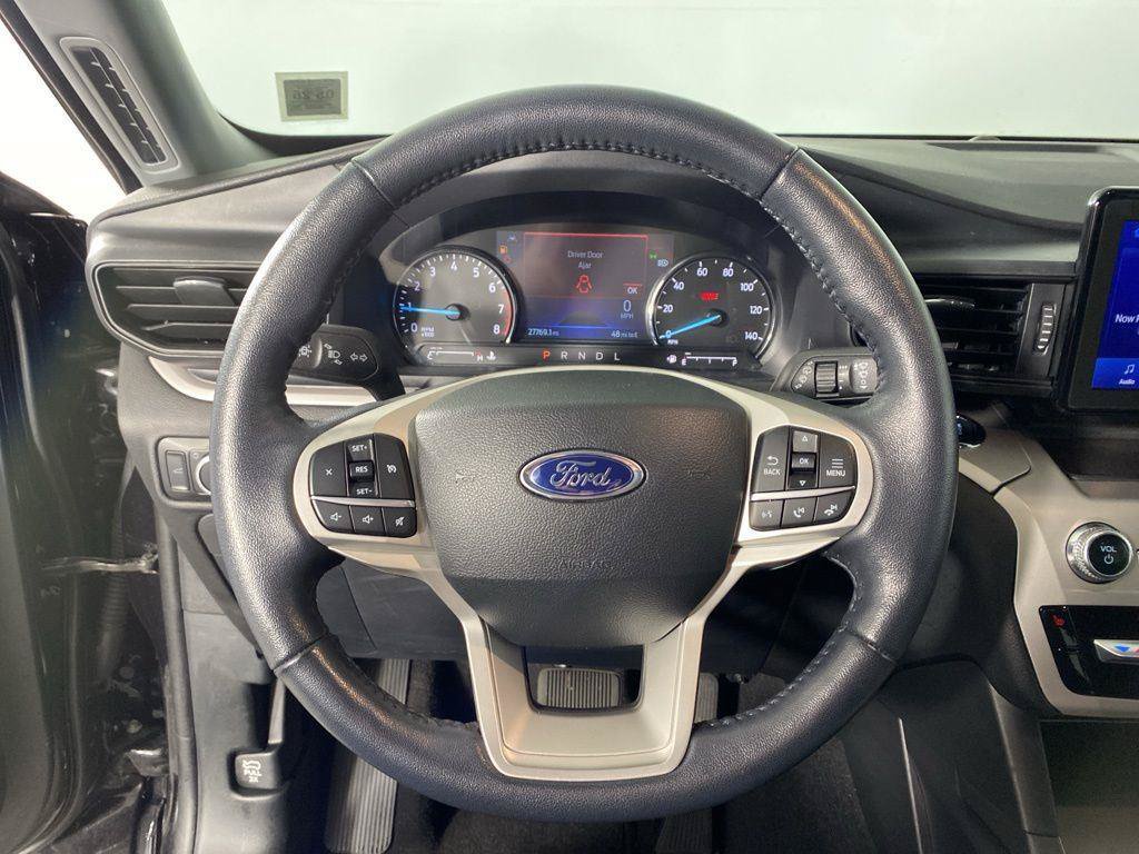 Used 2023 Ford Explorer XLT AWD/4WD image 6