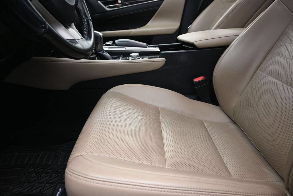 Used 2017 Lexus GS 350 w/ Preferred Accessory Package RWD image 13