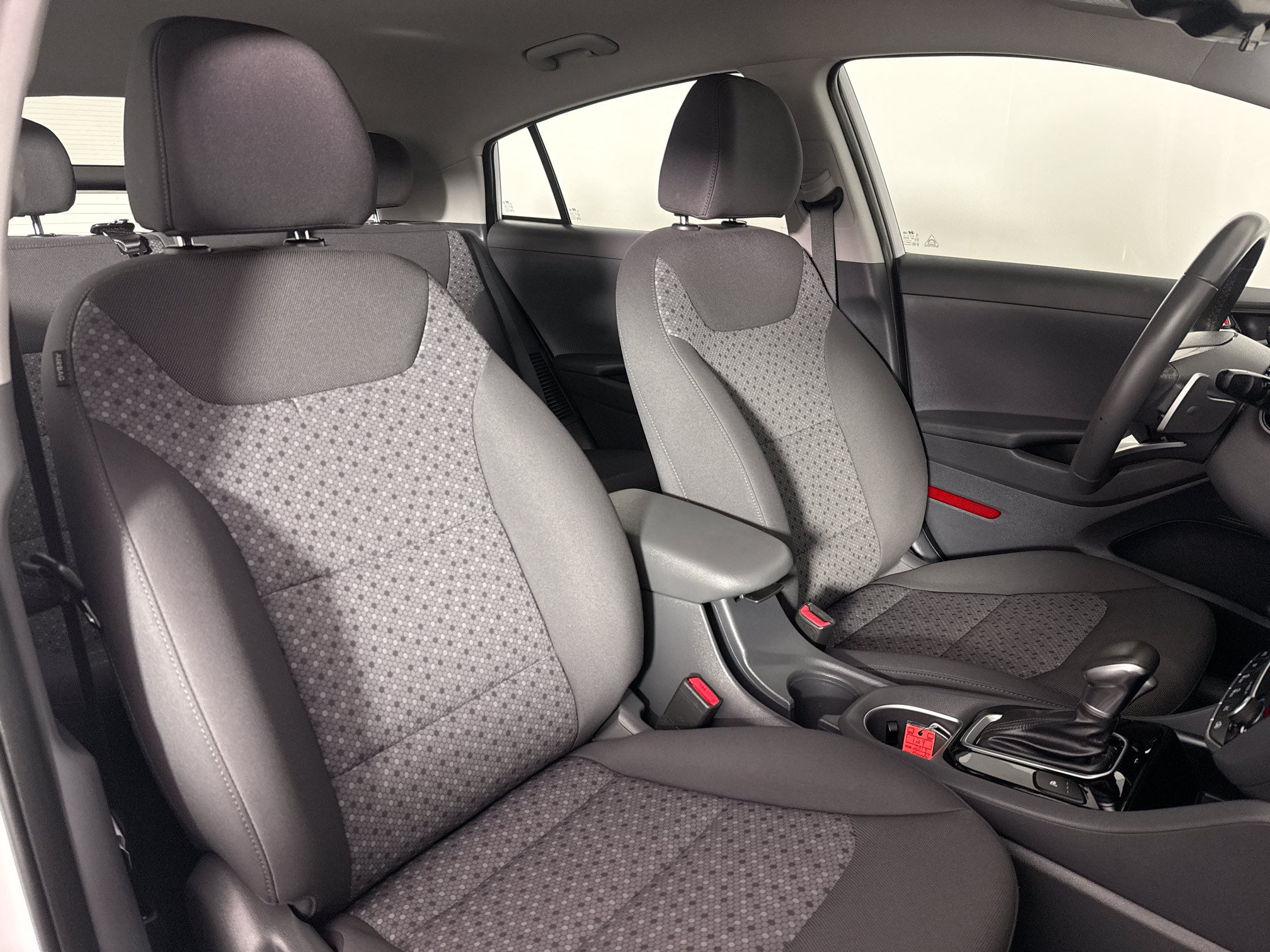 Used 2019 Hyundai Ioniq Plug-In Hybrid FWD image 35