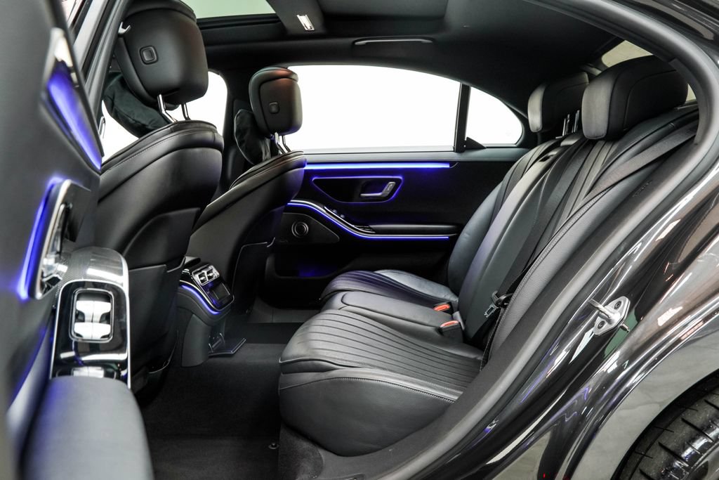 Used 2022 Mercedes-Benz S 500 4MATIC w/ AMG Line Package image 17