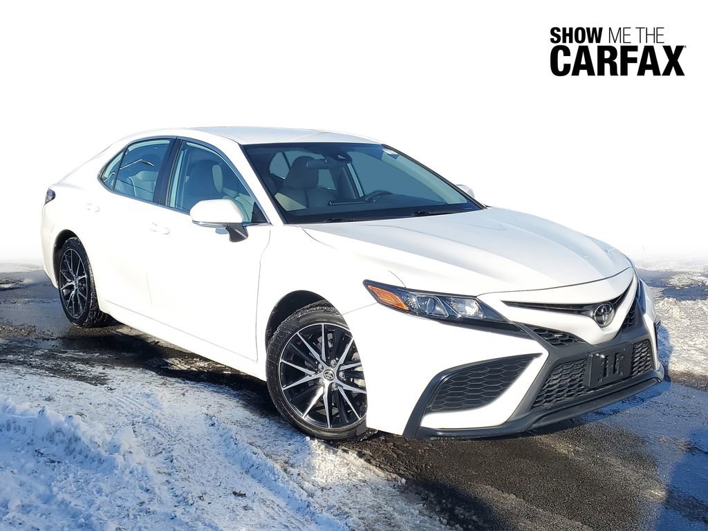 Used 2023 Toyota Camry SE image 1
