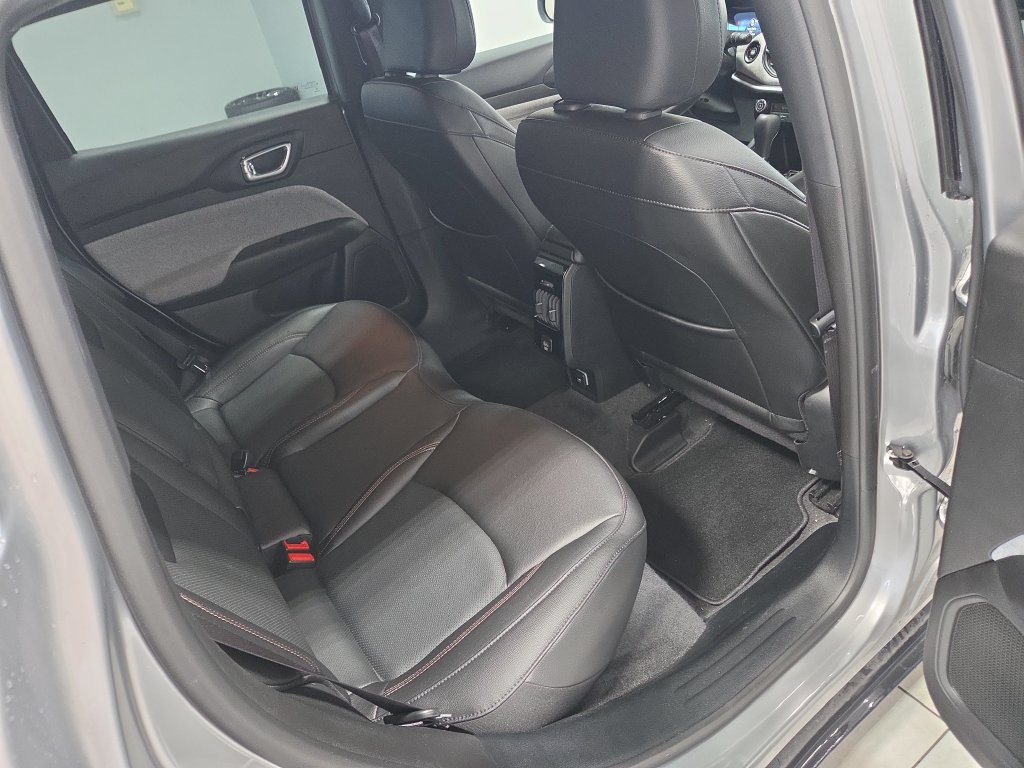 Used 2023 Jeep Compass Latitude AWD/4WD image 18