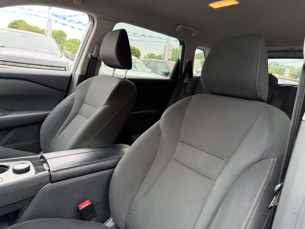 Used 2024 Nissan Rogue S AWD/4WD image 16