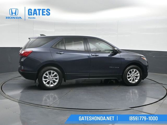 Used 2019 Chevrolet Equinox LS w/ LS Convenience Package AWD/4WD image 3