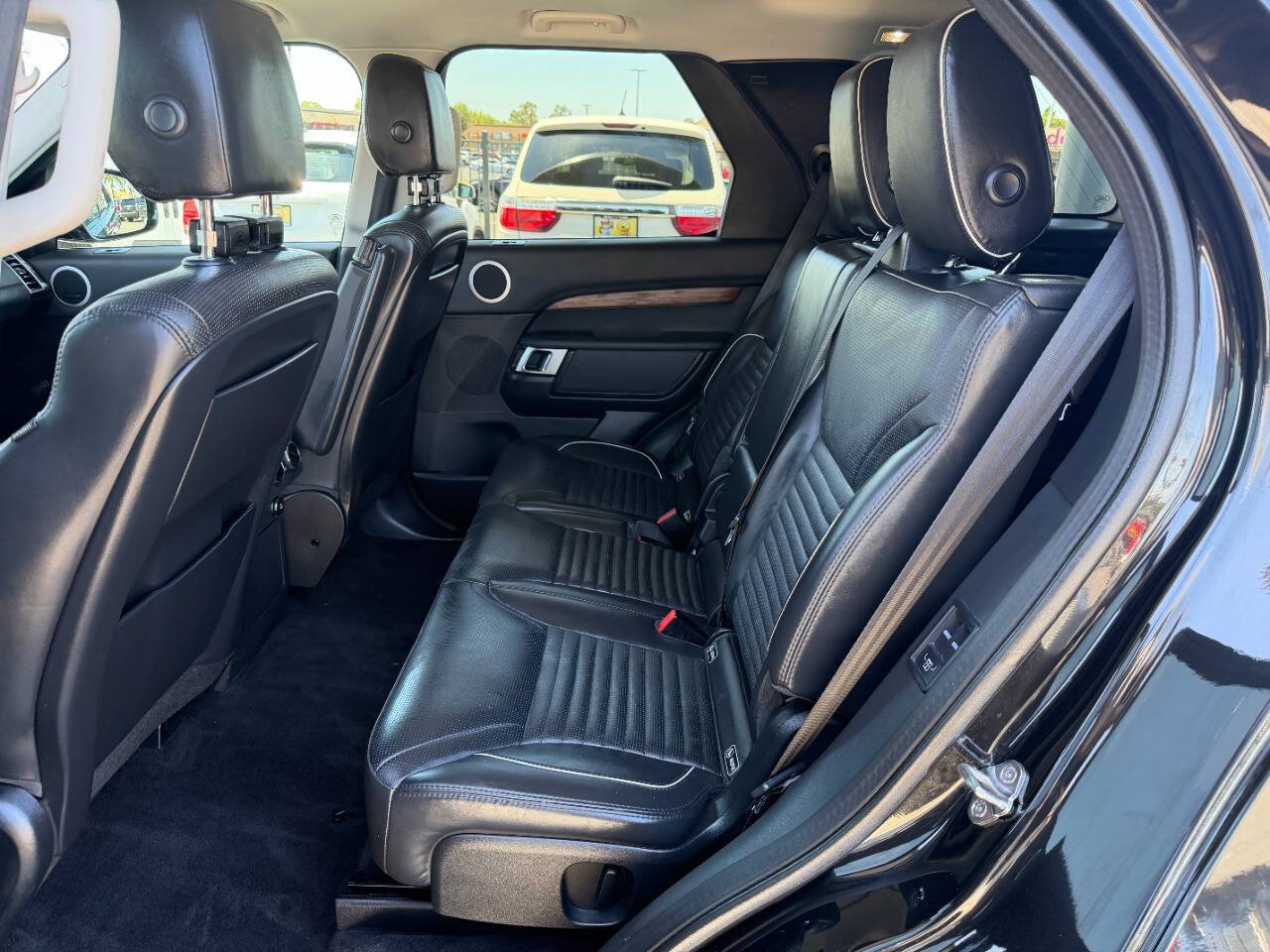 Used 2020 Land Rover Discovery HSE AWD/4WD image 12