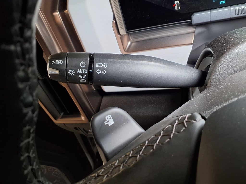 Used 2024 GMC Hummer EV 2X w/ LPO, Sport Package AWD/4WD image 10