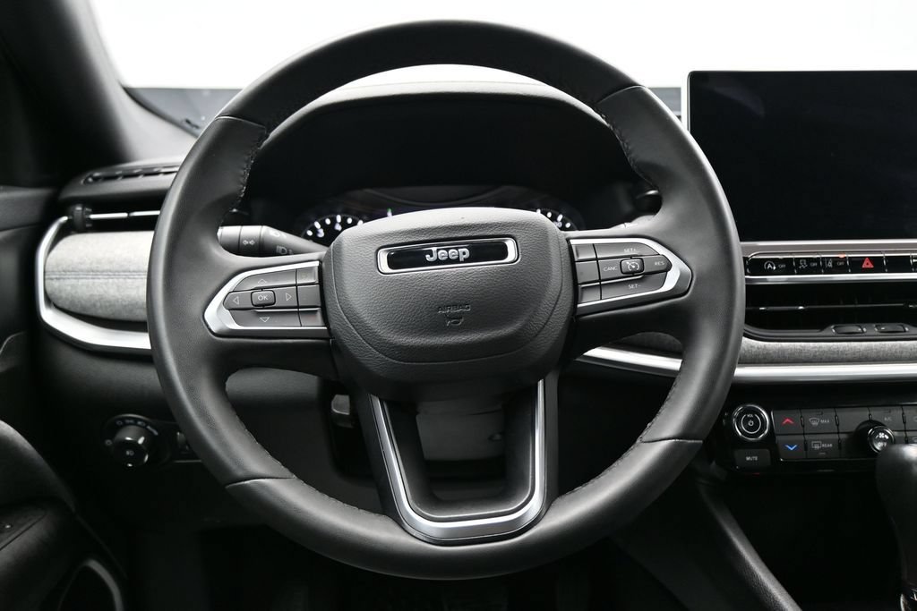 Used 2024 Jeep Compass Latitude AWD/4WD image 14