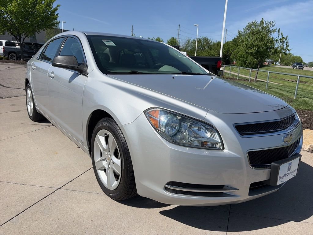 Used 2009 Chevrolet Malibu LS FWD image 2