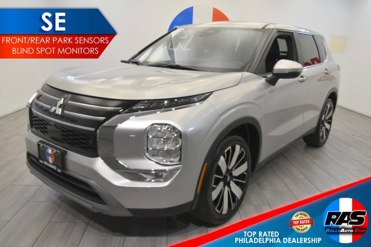 Used 2025 Mitsubishi Outlander SE image 1