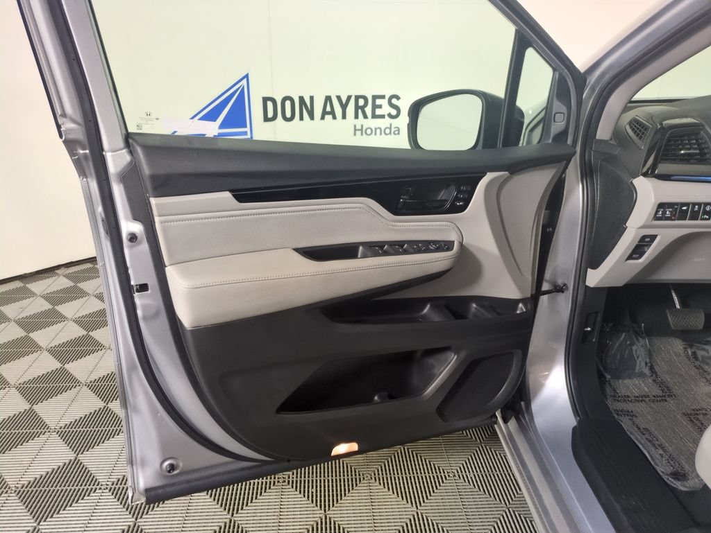Certified 2024 Honda Odyssey Touring image 14
