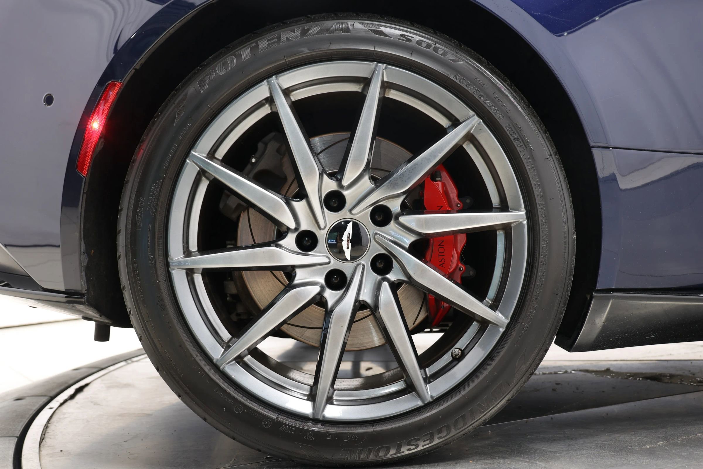 Used 2017 Aston Martin DB11 V12 image 91