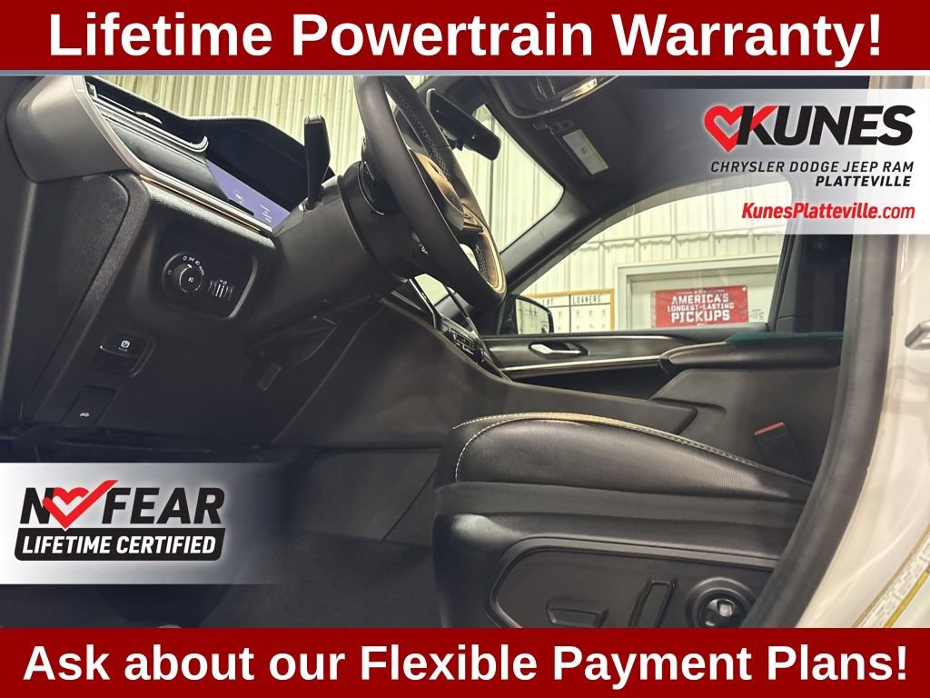 Used 2025 Jeep Grand Cherokee Limited w/ Black Appearance Package image 21