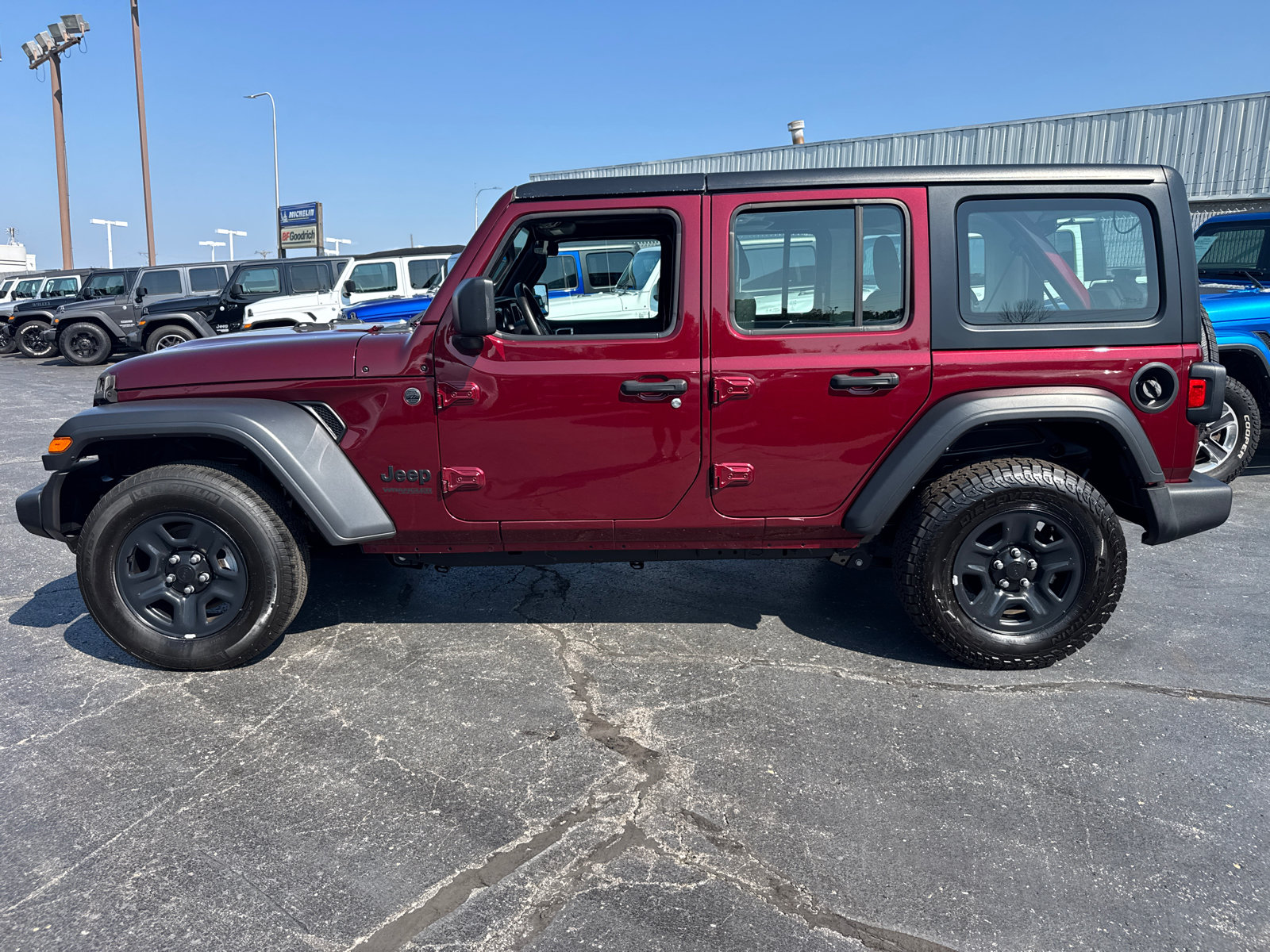 Used 2022 Jeep Wrangler Unlimited Sport AWD/4WD image 3