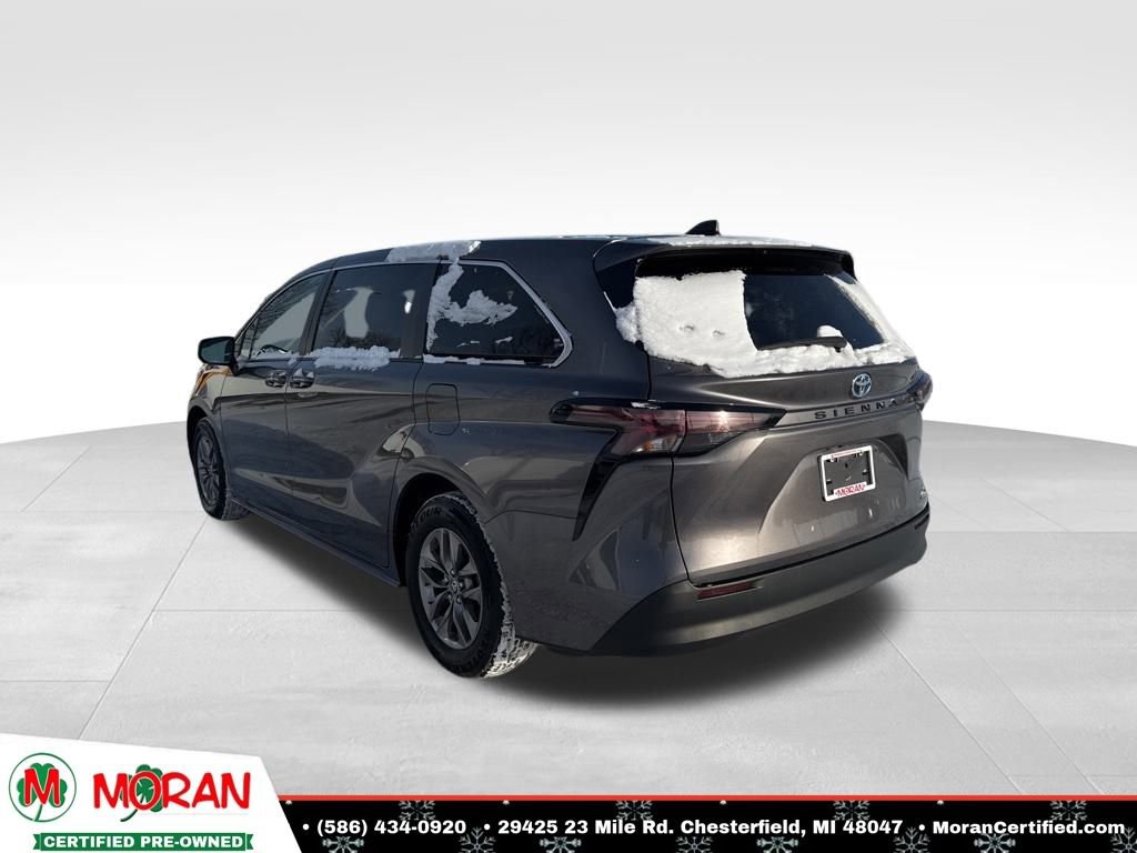 Used 2024 Toyota Sienna LE image 3