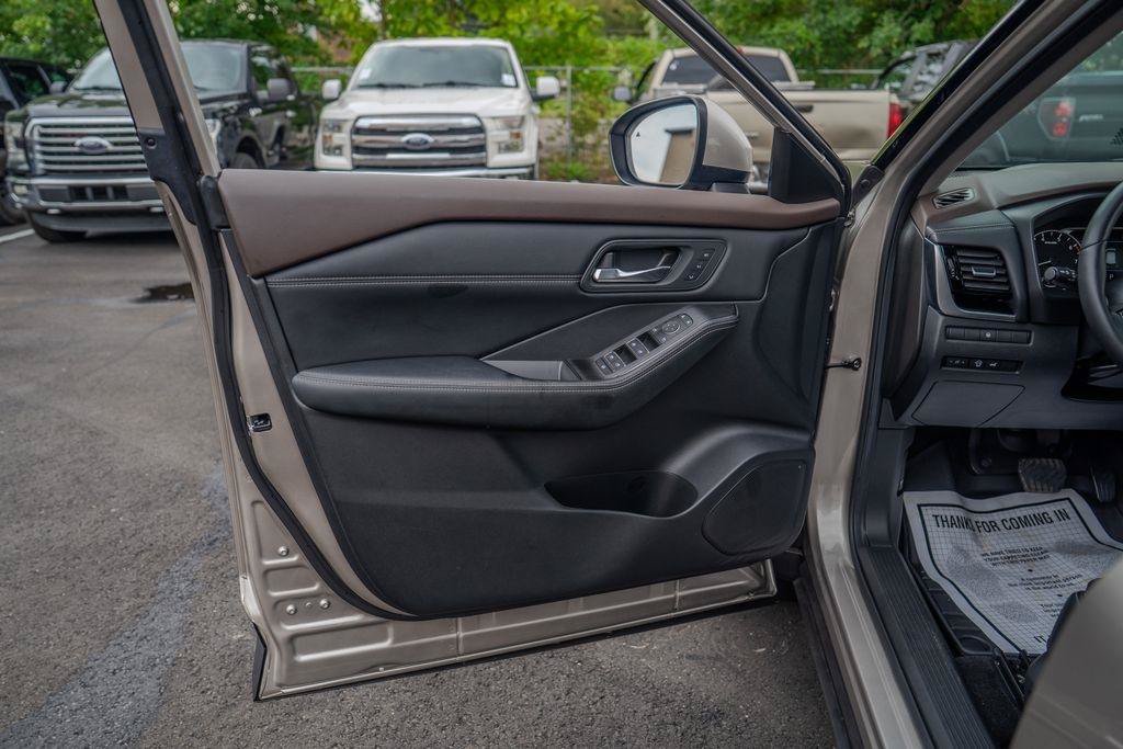 Used 2023 Nissan Rogue SL w/ SL Premium Package AWD/4WD image 12