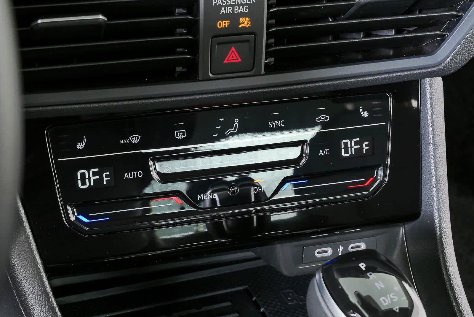 Certified 2025 Volkswagen Jetta SE FWD image 15