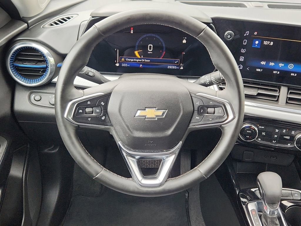 Used 2025 Chevrolet Trax LT w/ LT Convenience Package FWD image 12