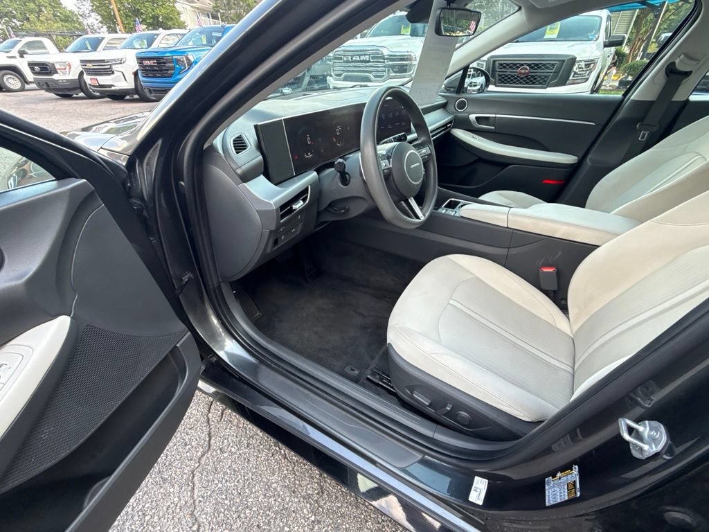 Used 2025 Hyundai Sonata SEL FWD image 14