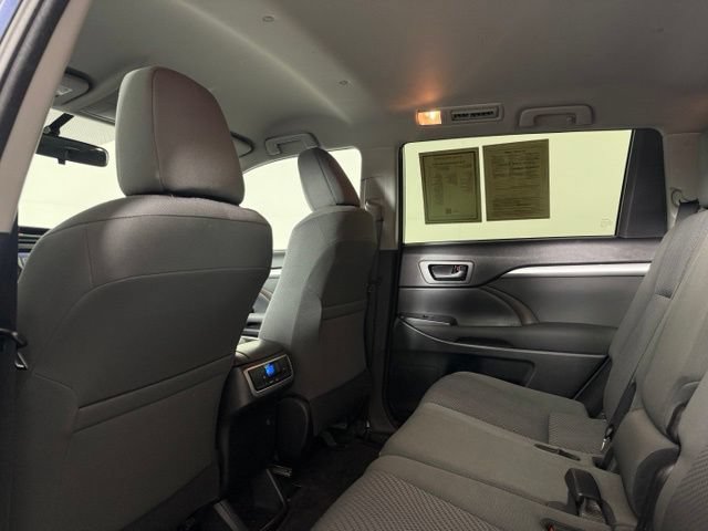 Used 2016 Toyota Highlander LE FWD image 24