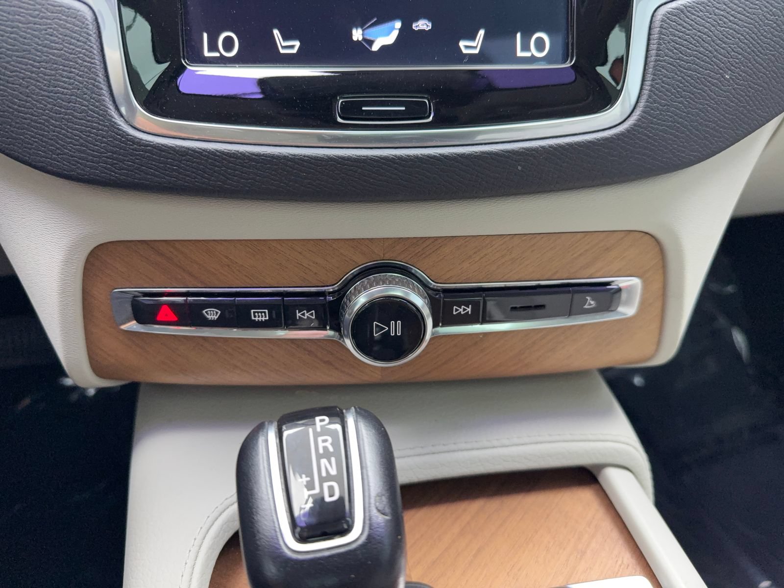 Used 2021 Volvo XC90 T6 Momentum w/ Advanced Package AWD/4WD image 31
