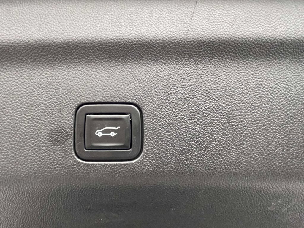 Used 2021 GMC Yukon Denali AWD/4WD image 13
