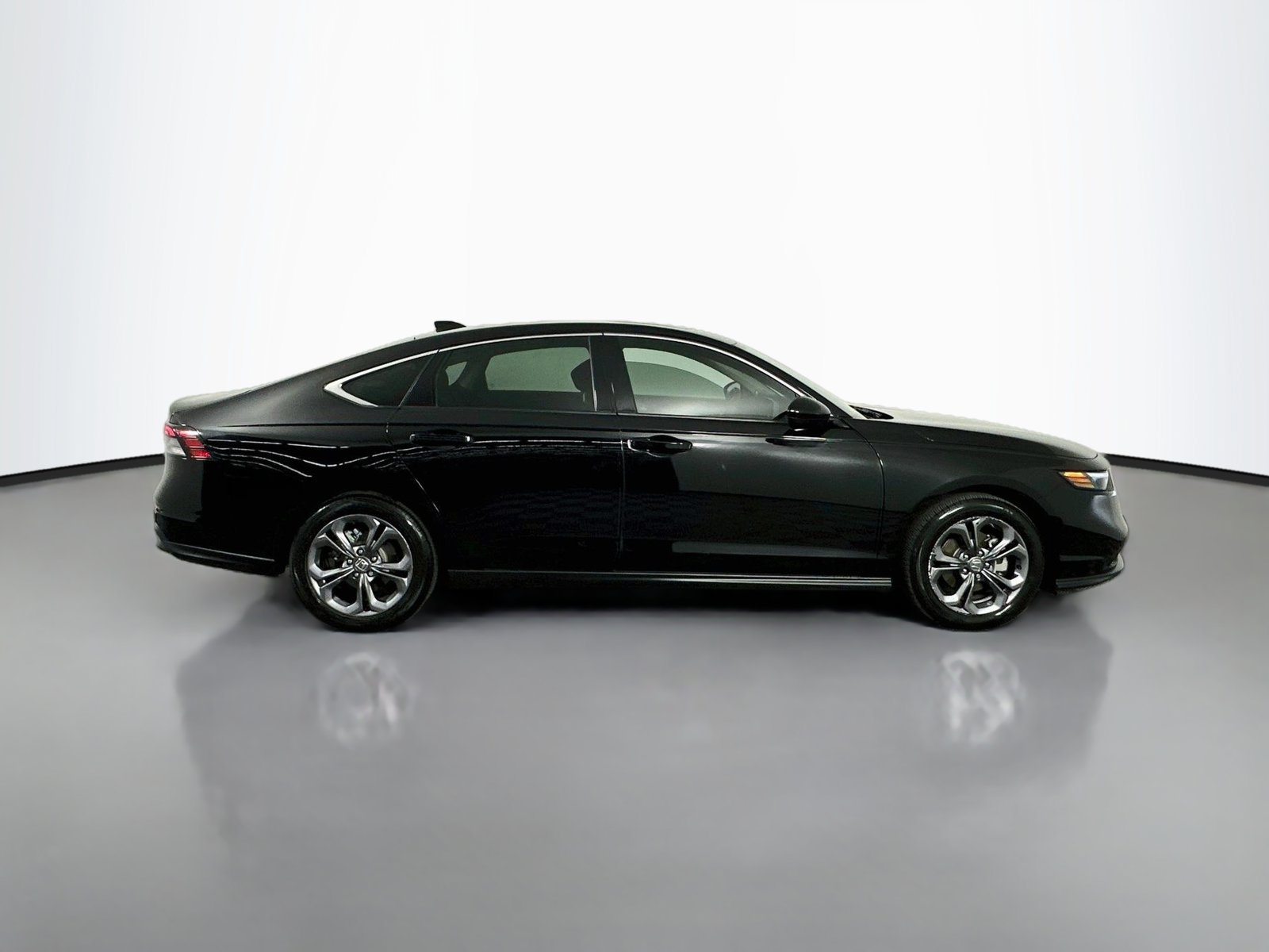 Used 2023 Honda Accord EX image 8