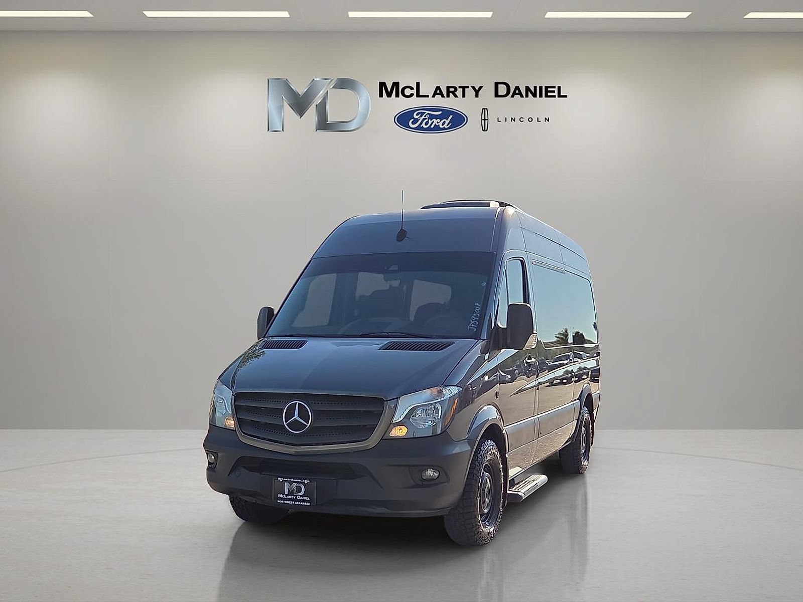 Used 2018 Mercedes-Benz Sprinter 2500 image 2