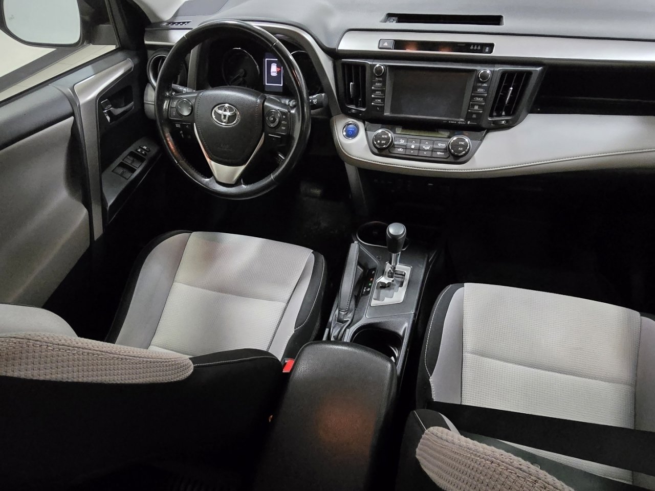 Used 2018 Toyota RAV4 XLE image 22