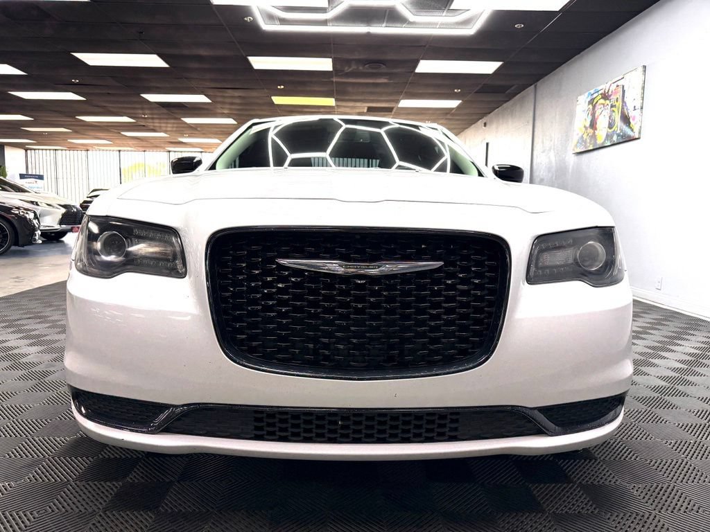 Used 2019 Chrysler 300 Touring w/ Sport Appearance Package RWD image 3