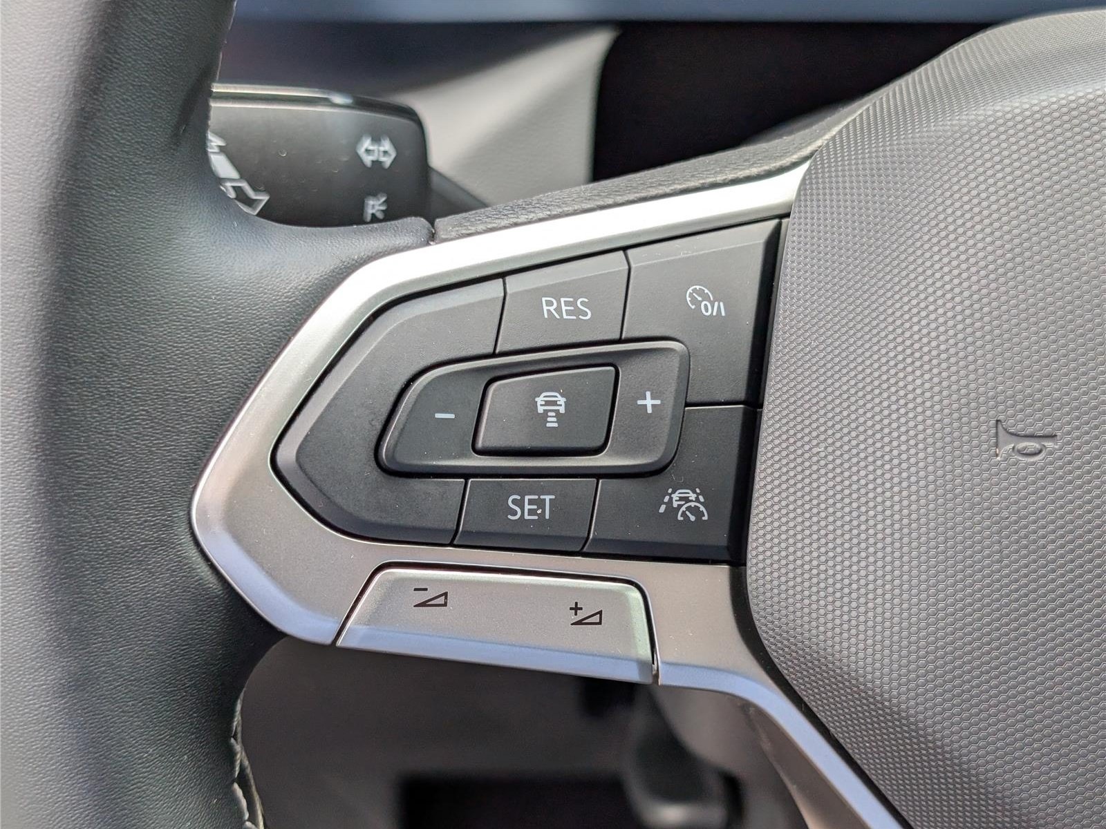 Used 2024 Volkswagen Taos SE w/ Panoramic Sunroof Package FWD image 22