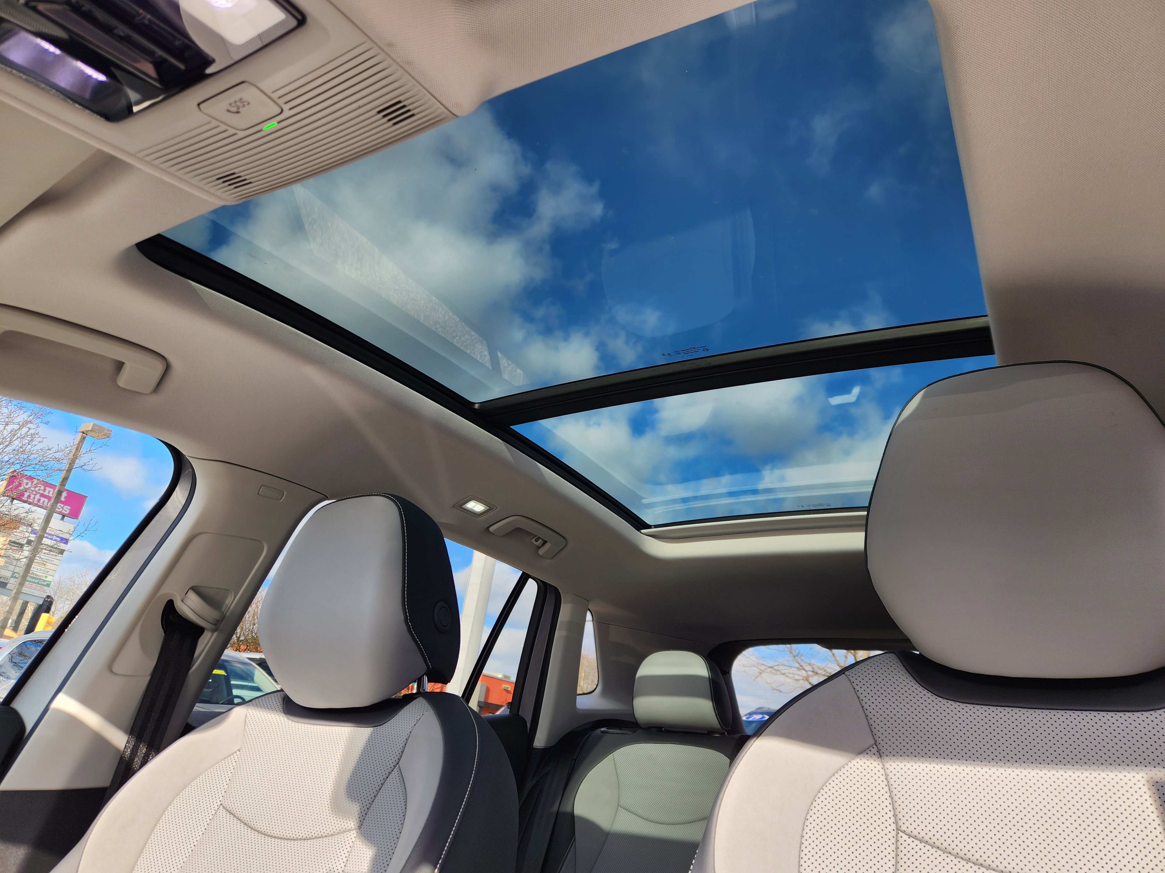 Certified 2025 Volkswagen Tiguan SE w/ Panoramic Sunroof Package image 15