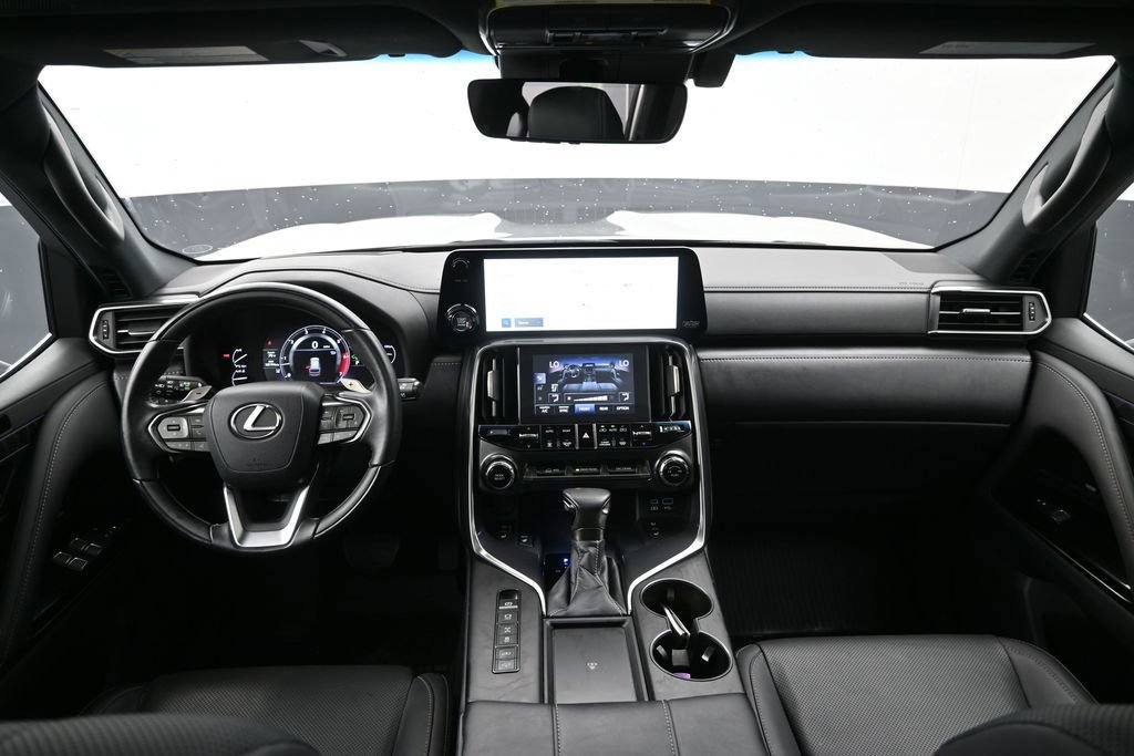 Used 2023 Lexus LX 600 4WD w/ Luxury Package image 9