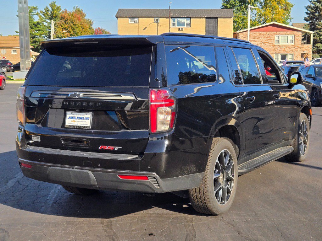 Certified 2021 Chevrolet Suburban RST w/ Luxury Package AWD/4WD image 13
