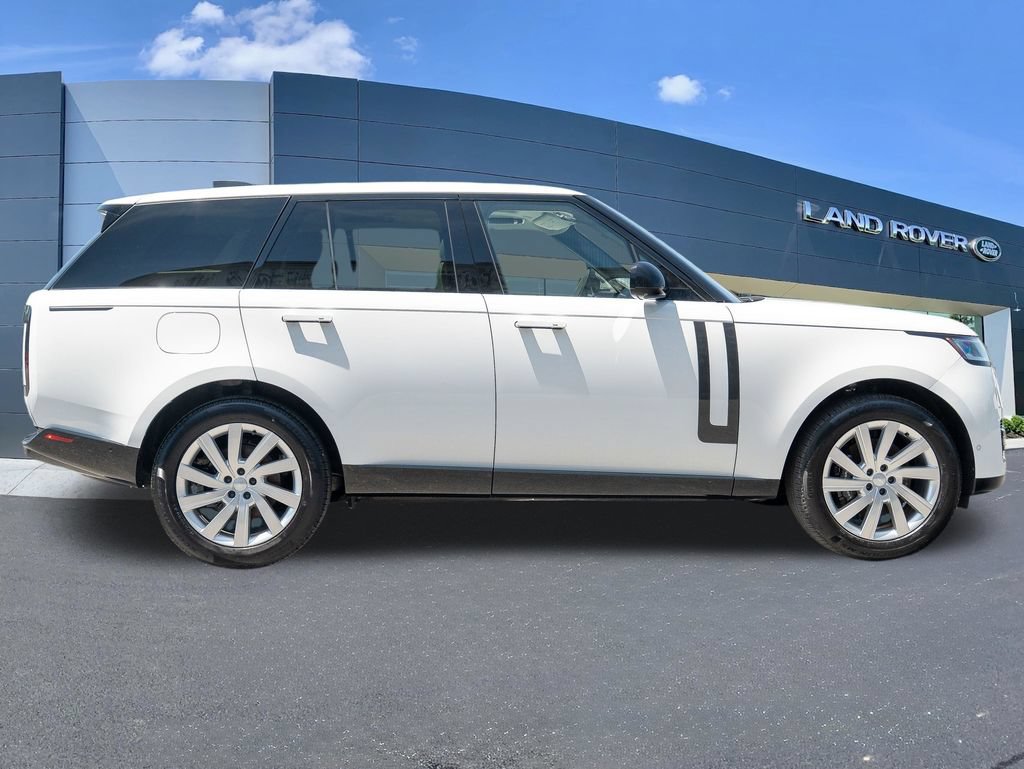 Used 2025 Land Rover Range Rover SE AWD/4WD image 8