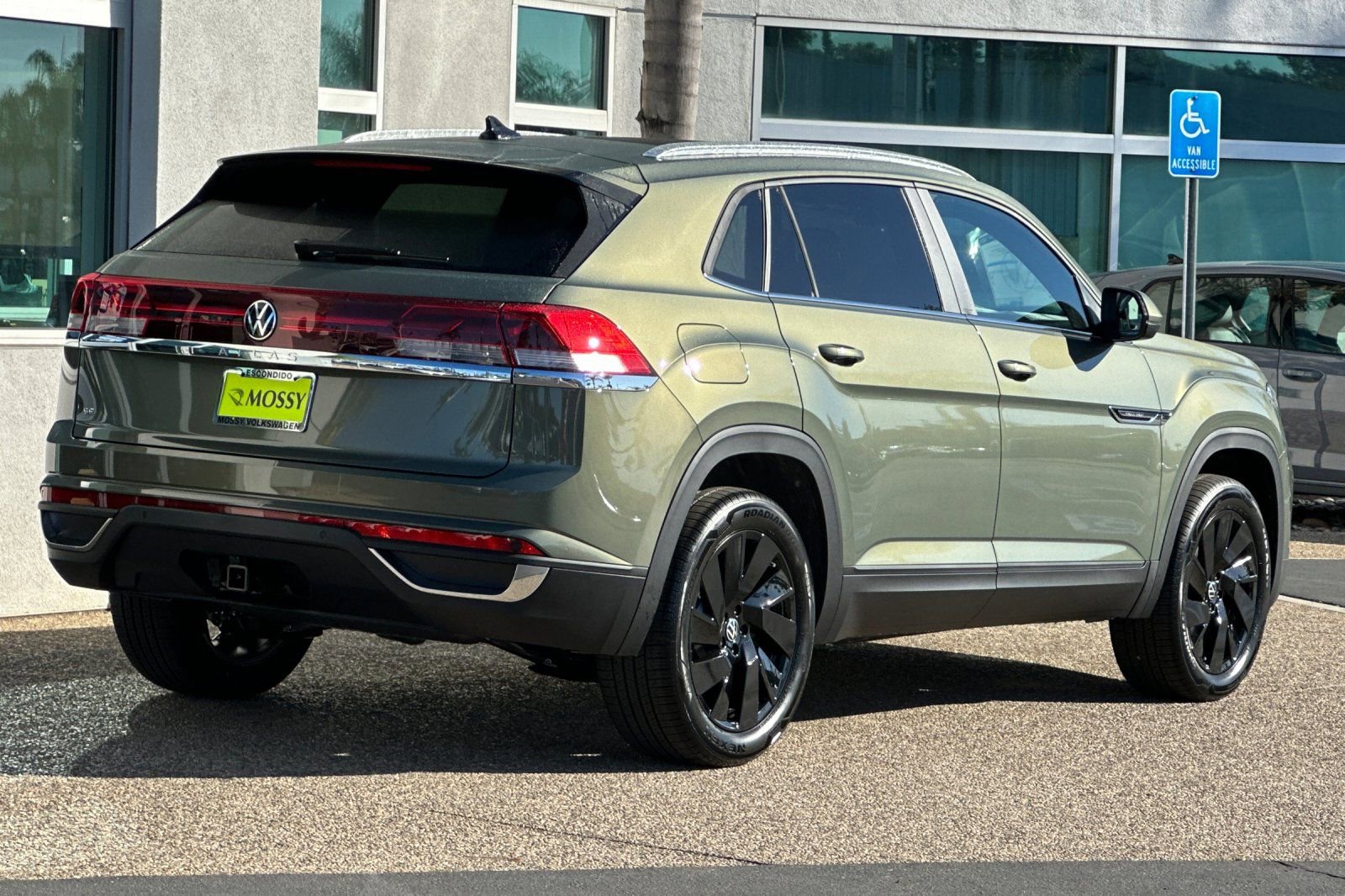 New 2026 Volkswagen Atlas Cross Sport SE image 4