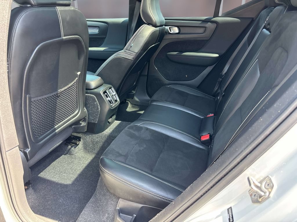 Used 2021 Volvo XC40 P8 Recharge w/ Advanced Package AWD/4WD image 11