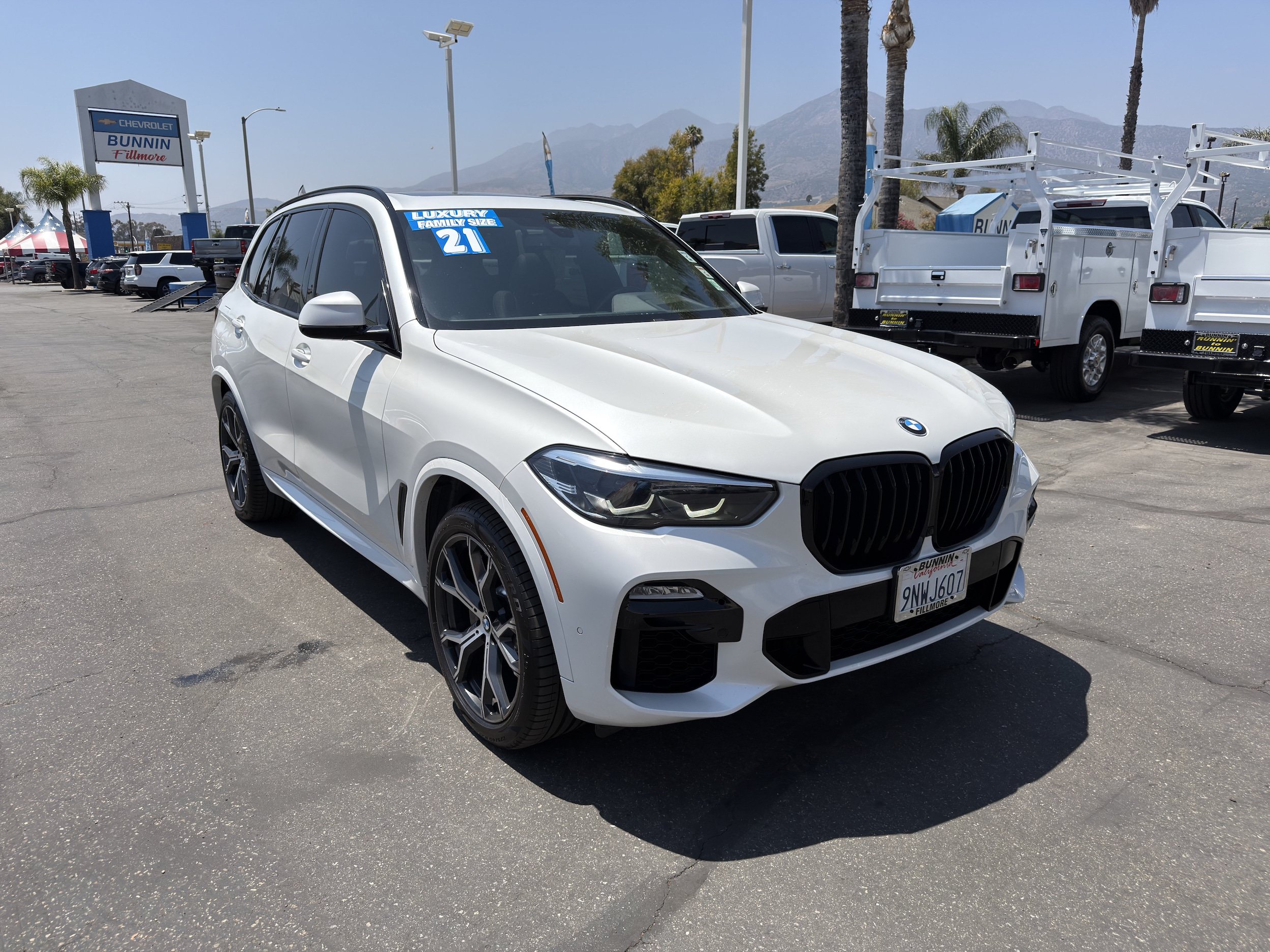 Used 2021 BMW X5 xDrive40i w/ M Sport Package AWD/4WD image 2
