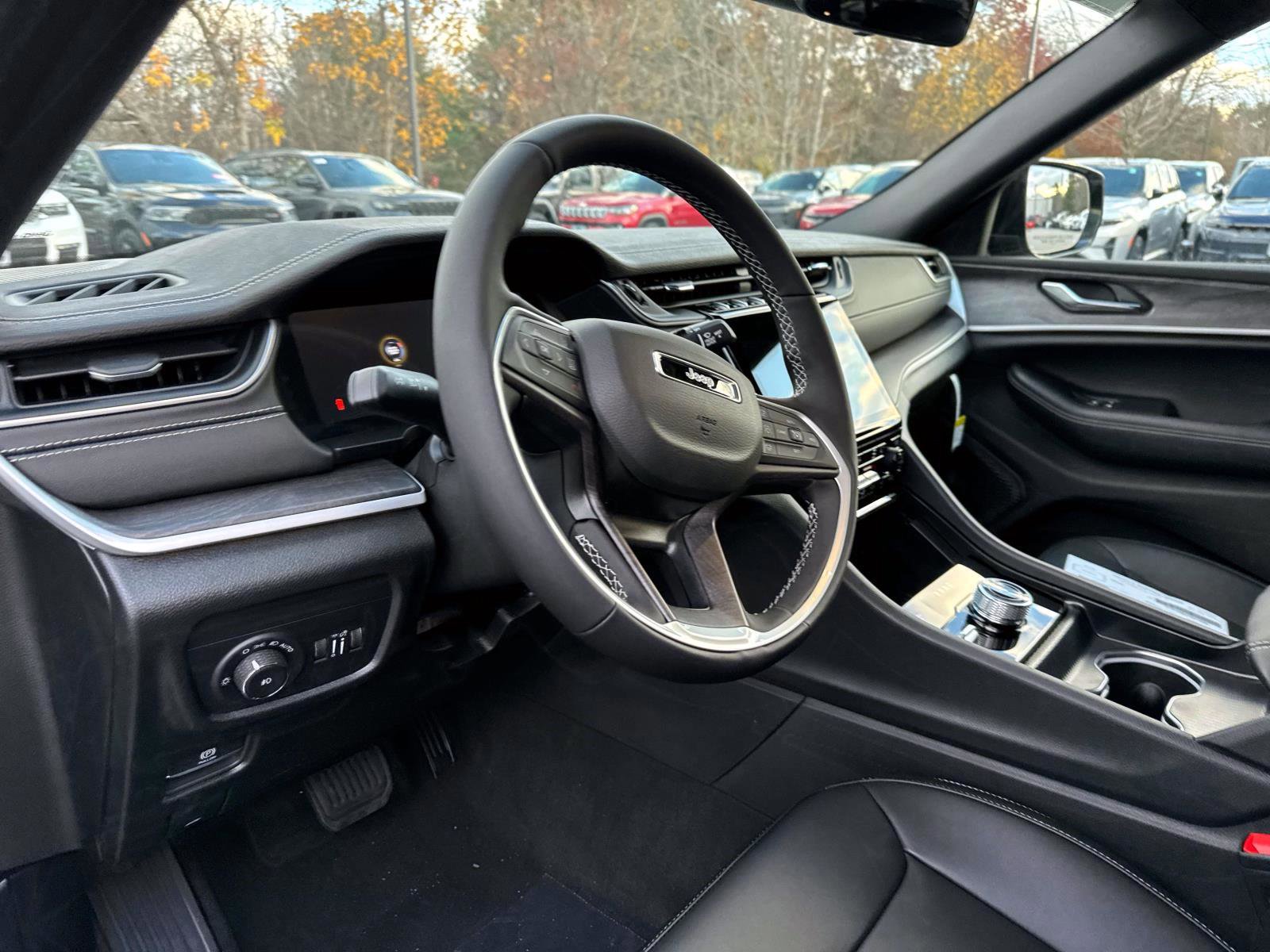 New 2025 Jeep Grand Cherokee Limited image 9