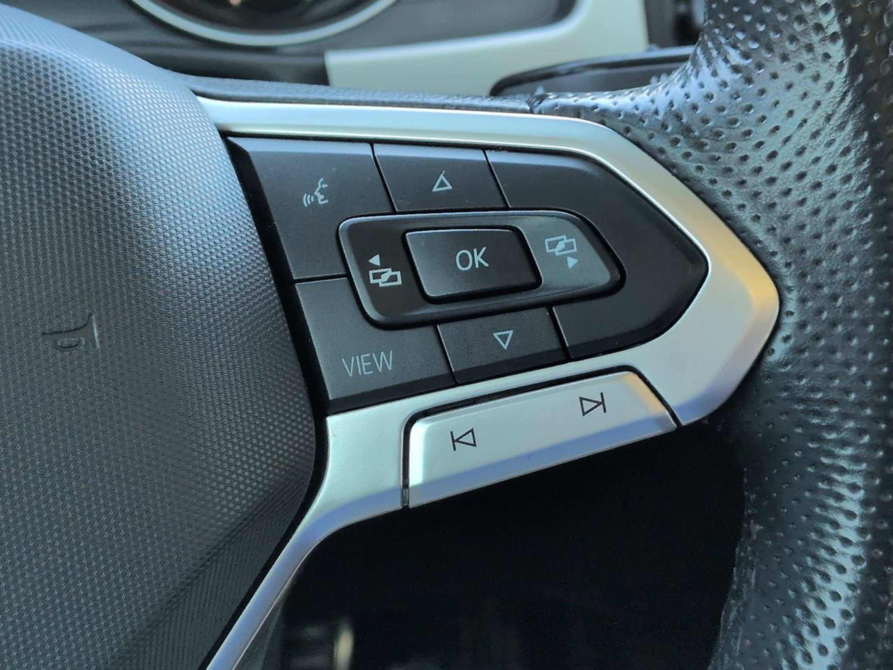 Used 2021 Volkswagen Atlas SE FWD image 33