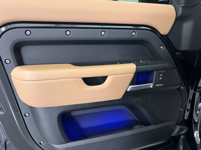 Used 2025 Land Rover Defender 130 V8 image 9